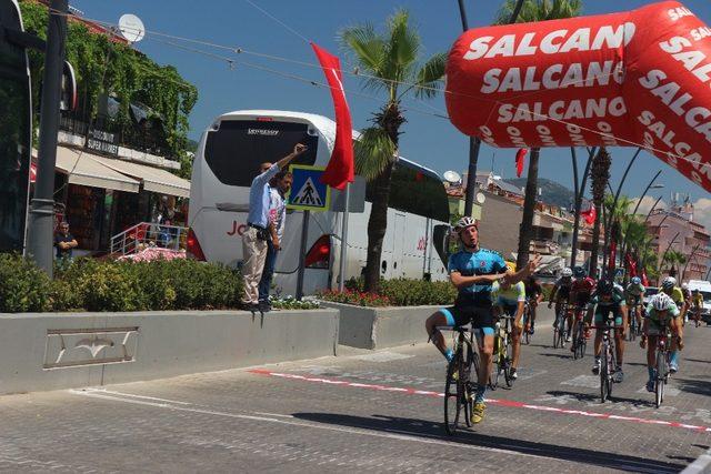 15 Temmuz Şehitlerini Anma Ulusal Bisiklet Yol Yarışı ödül töreni