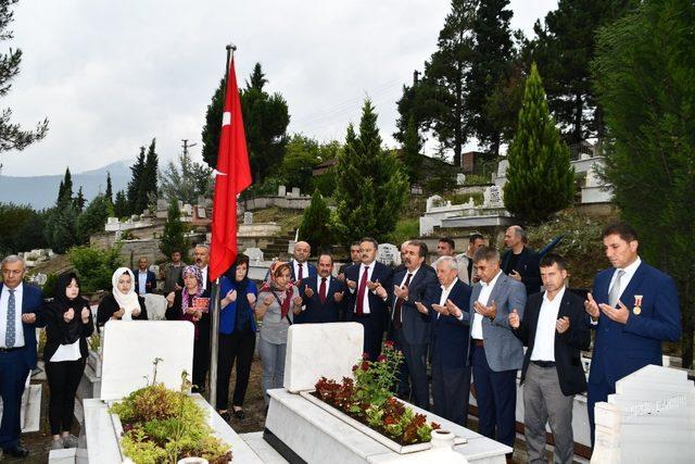 15 Temmuz şehitleri kabirleri başında anıldı