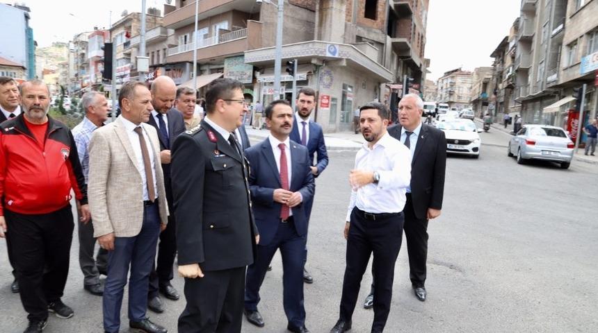 Vali Aktaş ve Belediye Başkanı Arı Saat&ccedil;i Hoca Caddesinde incelemelerde bulundu