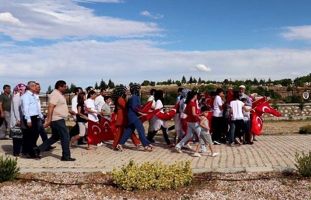 Elazığlı öğretmenler, şehitler için söyledi