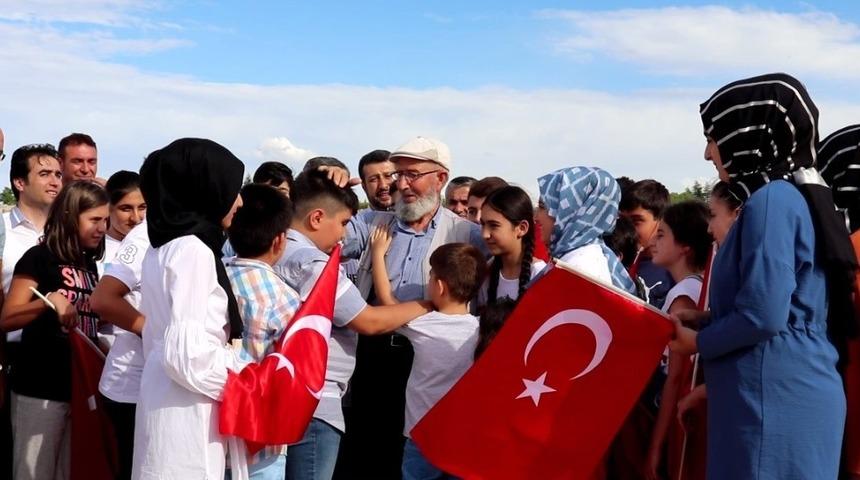 Elazığlı &ouml;ğretmenler, şehitler i&ccedil;in s&ouml;yledi