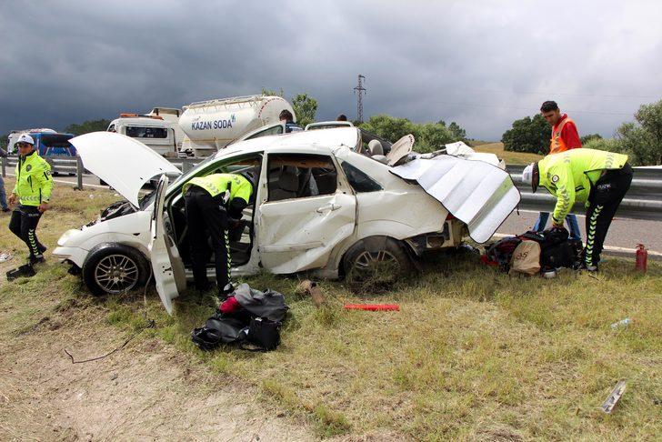 TEM'de feci kaza! Anne ile kızı kalp masajıyla hayata döndürüldü G1