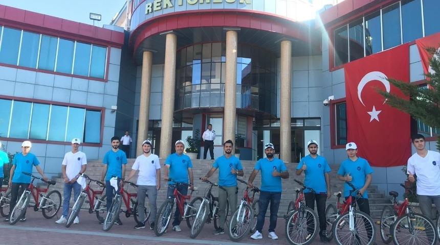 YY&Uuml; Rekt&ouml;rl&uuml;ğ&uuml;nden 15 Temmuz bisiklet turu