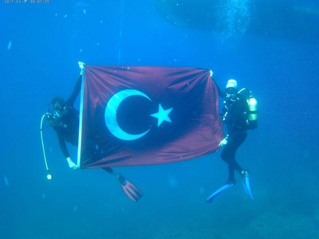 15 Temmuz’u su altında andılar