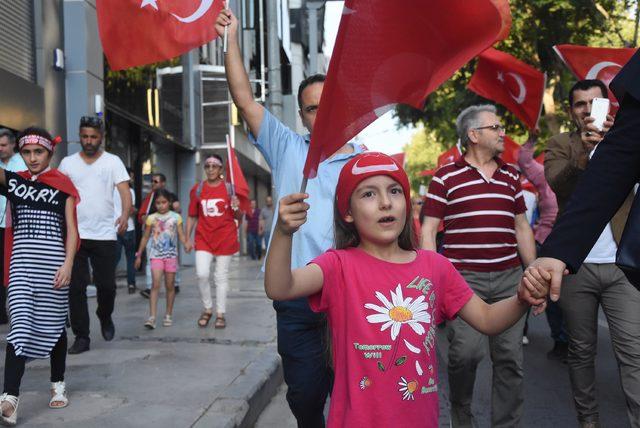 İzmir'de, Konak Meydanı'ndaki 15 Temmuz etkinliği başladı