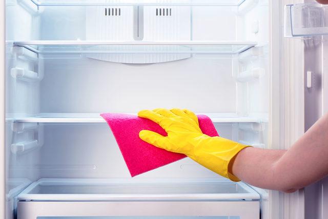 08-8-spring-cleaning-tips-refrigerator