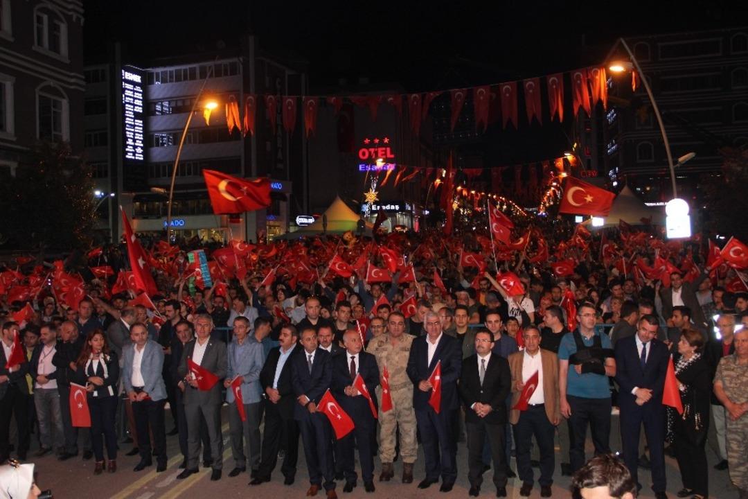 Erzurum 15 Temmuz’da tek yürek