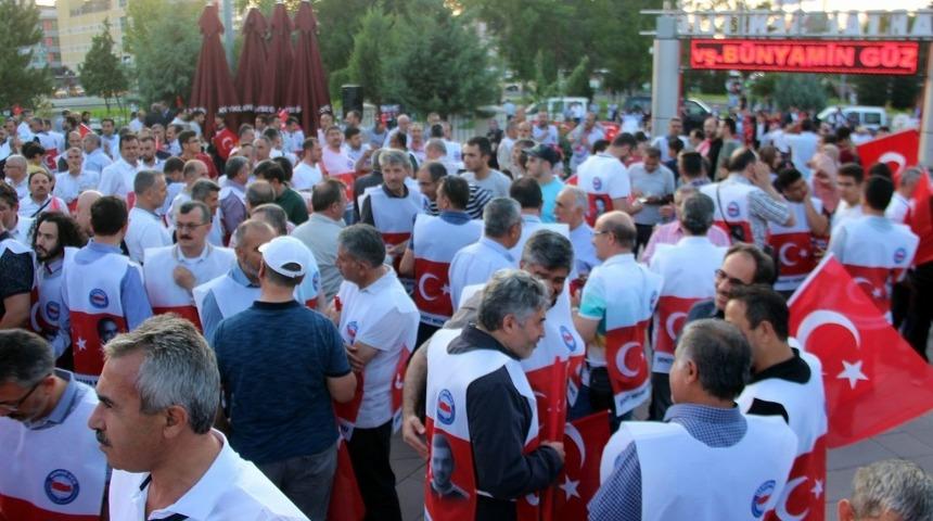 Sivil toplum kuruluşları 15 Temmuz&rsquo;un 3. yıl d&ouml;n&uuml;m&uuml;nde y&uuml;r&uuml;d&uuml;