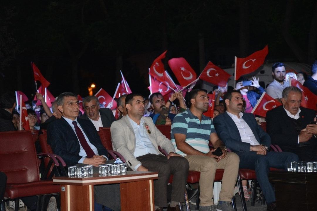 Tatvan&rsquo;da &ldquo;15 Temmuz Demokrasi ve Milli Birlik G&uuml;n&uuml;&rdquo; programı d&uuml;zenlendi