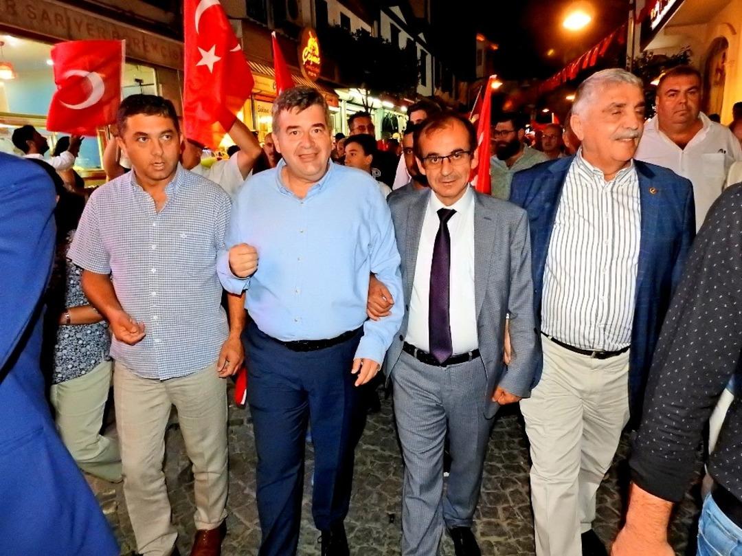 &Ccedil;eşme&rsquo;de Demokrasi ve Milli Birlik etkinliği d&uuml;zenlendi