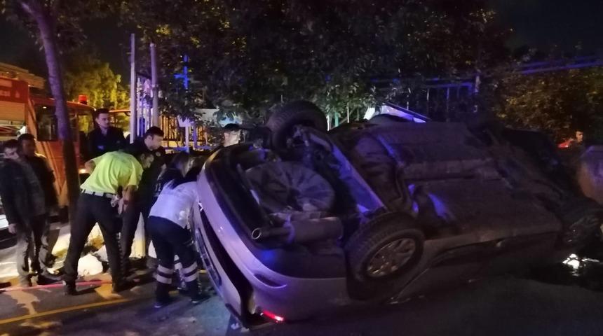 Tuzla'da takla atan araç duvara çarptı!