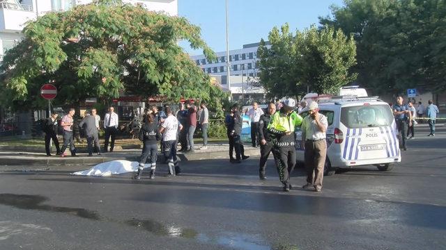 Sancaktepe'de İETT otobüsü dehşet saçtı: 1 ölü, 3 yaralı (2)