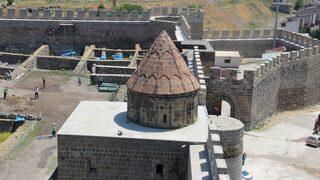 Saat kulesi mescit minaresi olarak inşaa edilmiş