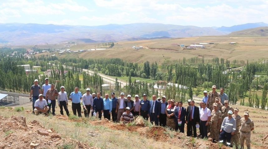 Narman&rsquo;da 251 şehit anısına 251 &ccedil;am fidanı dikildi