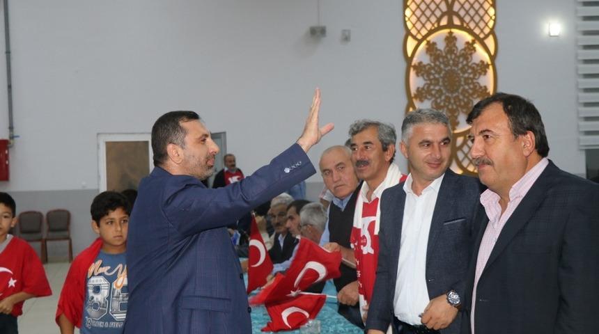 Sarıcaoğlu: &ldquo;Bu millet bayrağına uzanan eli kırar&rdquo;