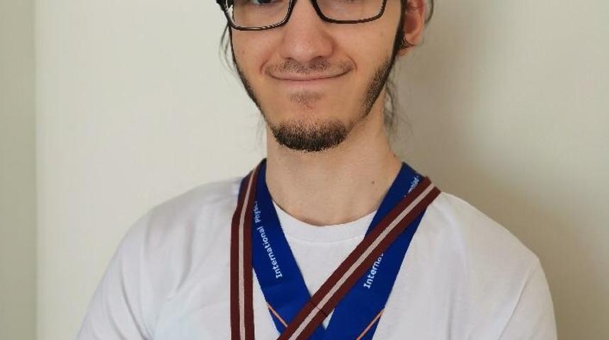 Nesibe Aydın&rsquo;ın altın &ccedil;ocuğu Hadi Ert&uuml;rk&rsquo;&uuml; d&uuml;nya alkışladı