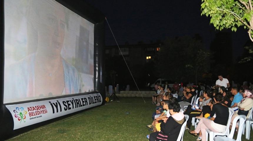 Ataşehir&rsquo;de, akşamları yazlık sinema keyfi
