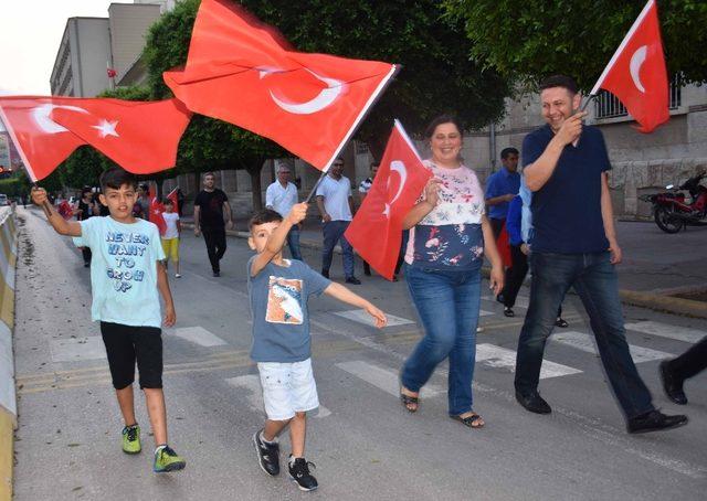 Hakim-savcı ve yargı çalışanlarından demokrasi yürüyüşü