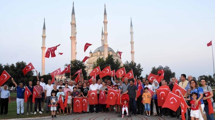 Hakim-savcı ve yargı &ccedil;alışanlarından demokrasi y&uuml;r&uuml;y&uuml;ş&uuml;