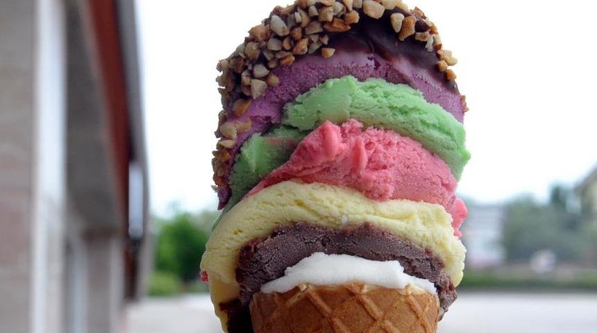 Yazın en sağlıklı tatlısı evde yapılan dondurma