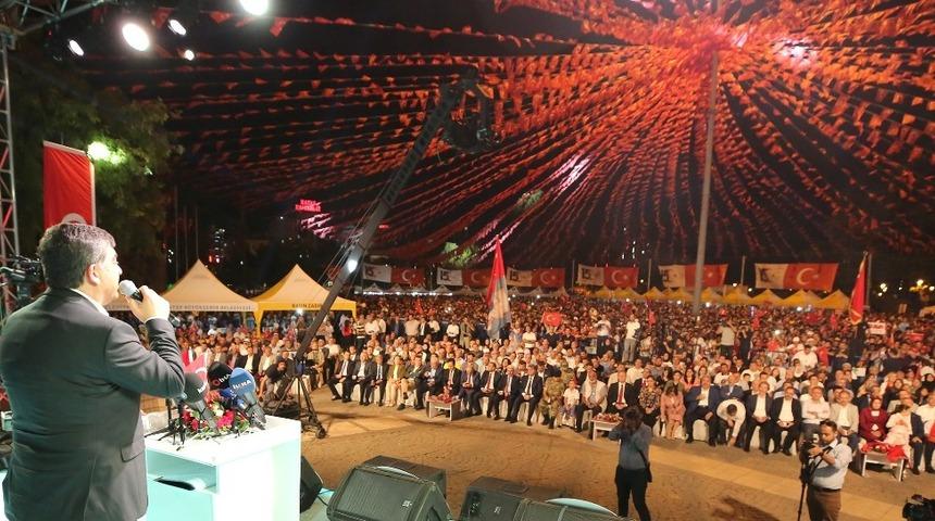 Fadıloğlu, halkla birlikte demokrasi n&ouml;beti tuttu