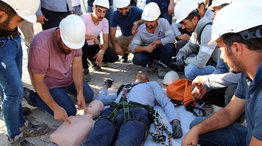 Dicle Elektrik personeline y&uuml;ksekte &ccedil;alışma eğitimi verildi