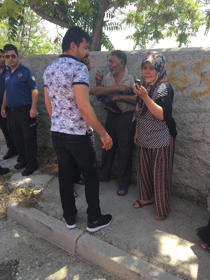 Yangından kurtarıldı, ayakkabılarını elinden bırakmadı G3