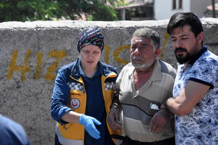 Yangından kurtarıldı, ayakkabılarını elinden bırakmadı G4