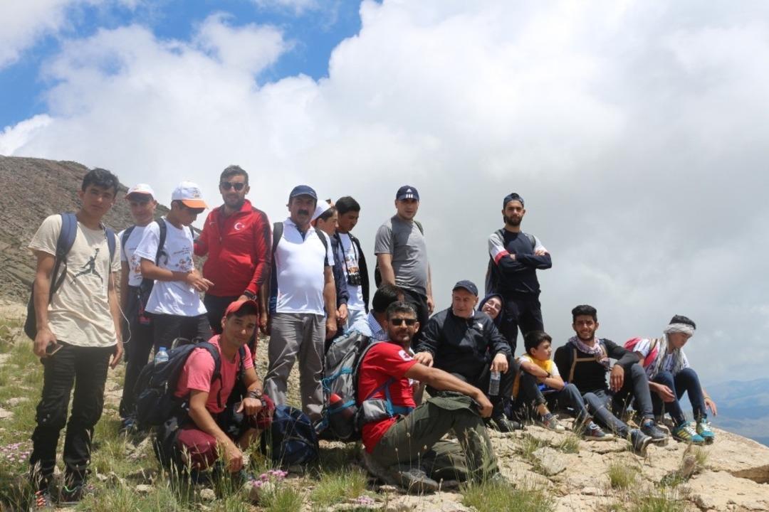 Ağrı&rsquo;da 15 Temmuz Şehitleri anısına zirve tırmanışı yapıldı