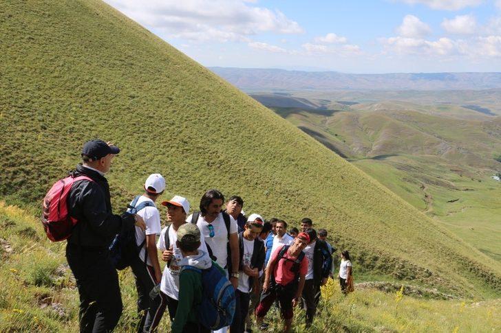Ağrı’da 15 Temmuz Şehitleri anısına zirve tırmanışı yapıldı G3