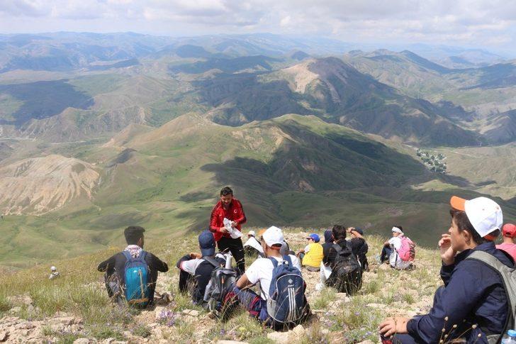 Ağrı’da 15 Temmuz Şehitleri anısına zirve tırmanışı yapıldı G4