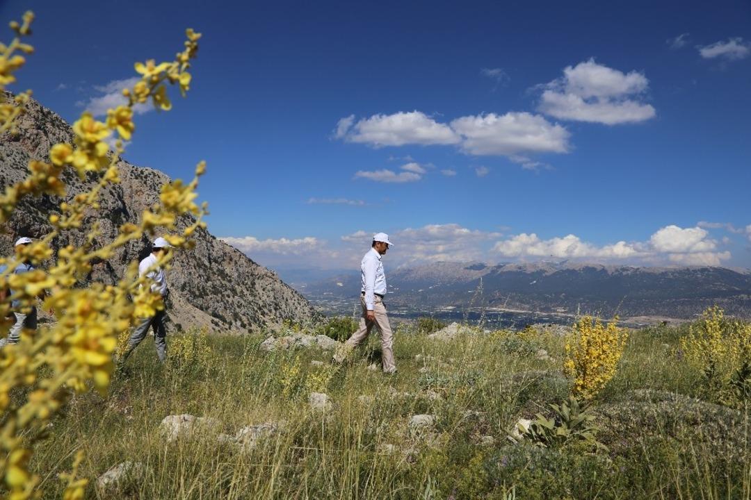 Kaş&rsquo;ın doğa harikası, Yeşil G&ouml;l ve U&ccedil;arsu Şelalesi