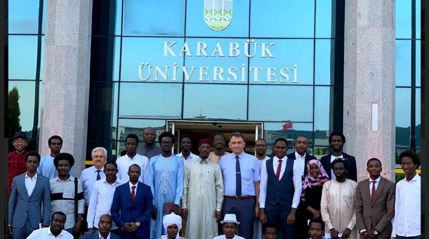 Çad Büyükelçisi KBÜ’de öğrencilerle istişare etti