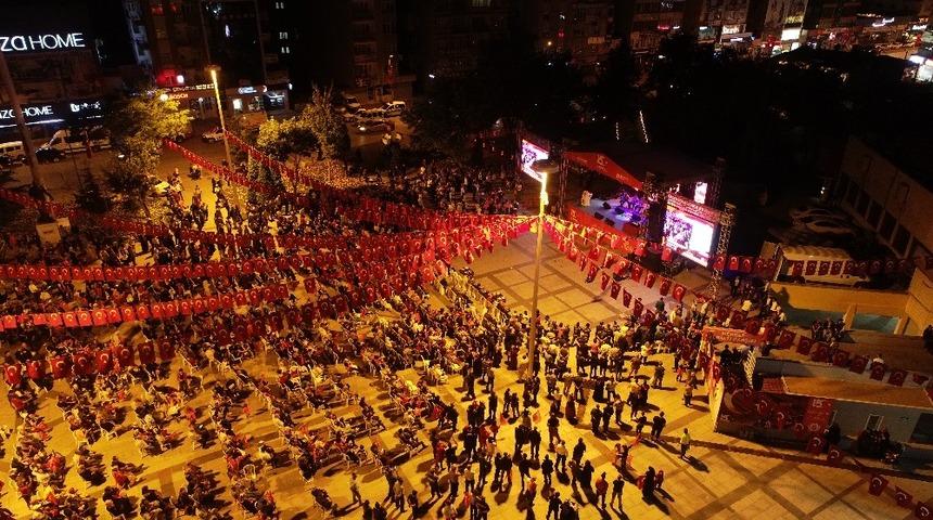 Sincan, Meydanları yine boş bırakmadı
