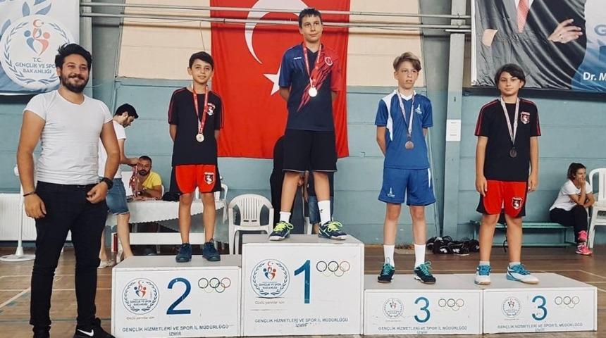 &Ccedil;iğli, Badminton&rsquo;da madalyaya doydu
