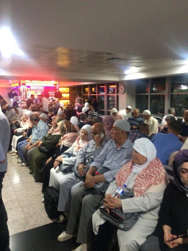 Malatya’dan kutsal topraklara ikinci kafile direkt uçuşla gitti