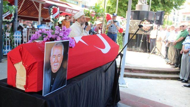 Giresun eski milletvekillerinden Mehmet Ali Karadeniz son yolculuğuna uğurlandı