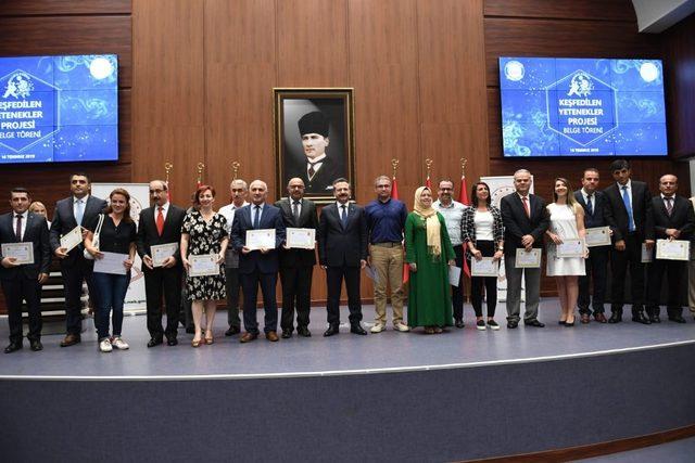 “Keşfedilen Yetenekler” projesine destek olan okullara teşekkür belgesi verildi