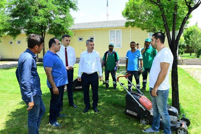 Yeşilyurt Belediyesi’nden park ve yeşil alanların bakımına önem veriyor