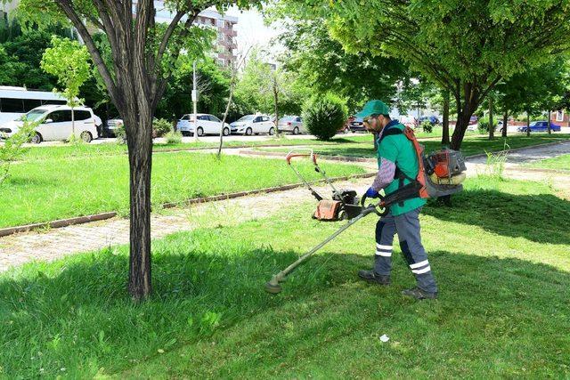 Yeşilyurt Belediyesi’nden park ve yeşil alanların bakımına önem veriyor