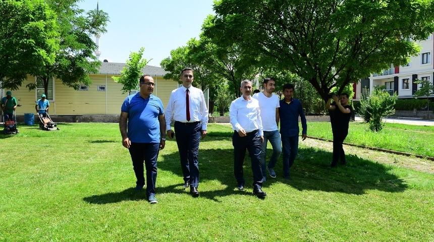 Yeşilyurt Belediyesi&rsquo;nden park ve yeşil alanların bakımına &ouml;nem veriyor
