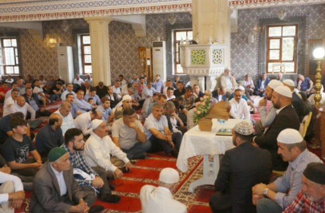 İş adamı Ekrem &Ouml;zen &ouml;l&uuml;m&uuml;n&uuml;n birinci yılında anıldı 1