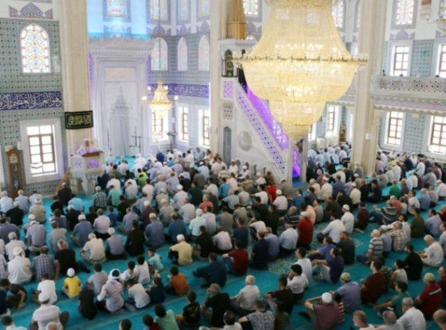 İş adamı Ekrem &Ouml;zen &ouml;l&uuml;m&uuml;n&uuml;n birinci yılında anıldı 2