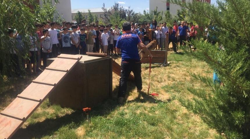 &ldquo;Yazımda Kardeşlik Var&rdquo; projesine katılanlara afet eğitimi