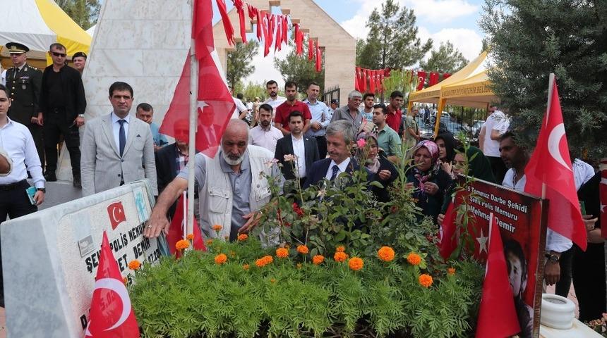 Tahmazoğlu, şehitlikleri ziyaret etti