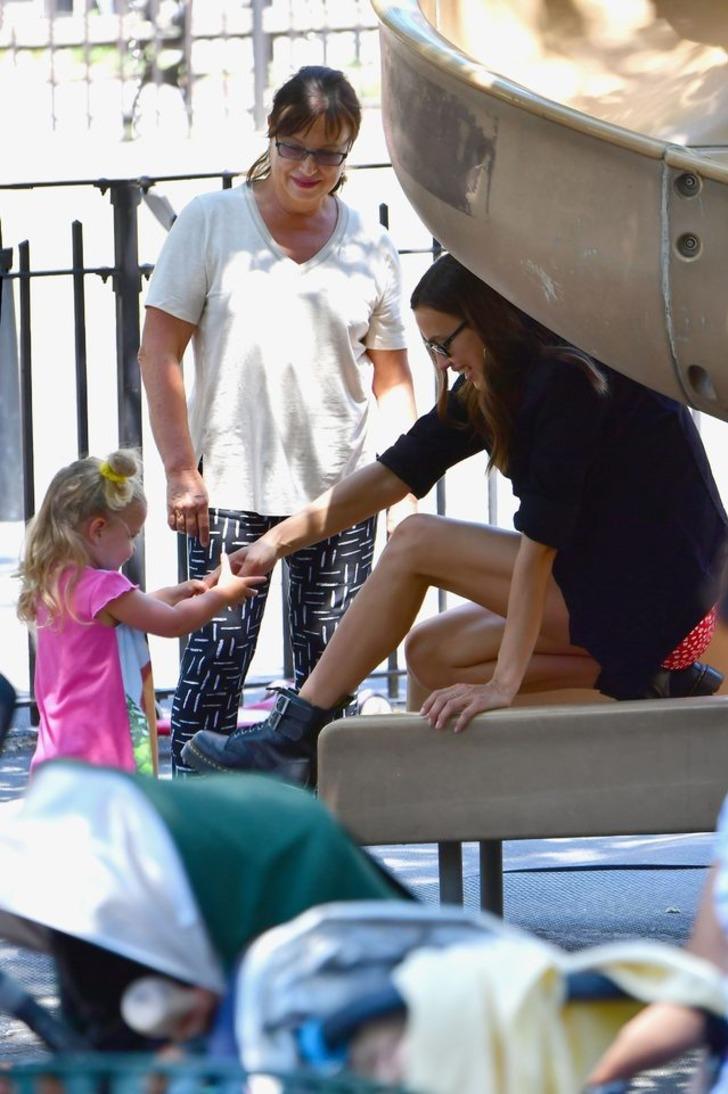 Irina Shayk kaydırağa sıkıştı G5