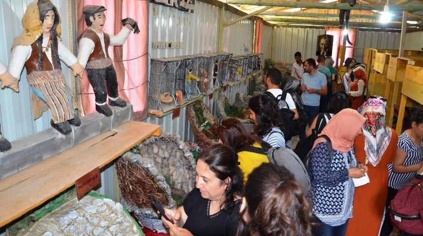 Sanatevine d&ouml;n&uuml;şt&uuml;rd&uuml;ğ&uuml; evi ziyaret&ccedil;i akınına uğruyor