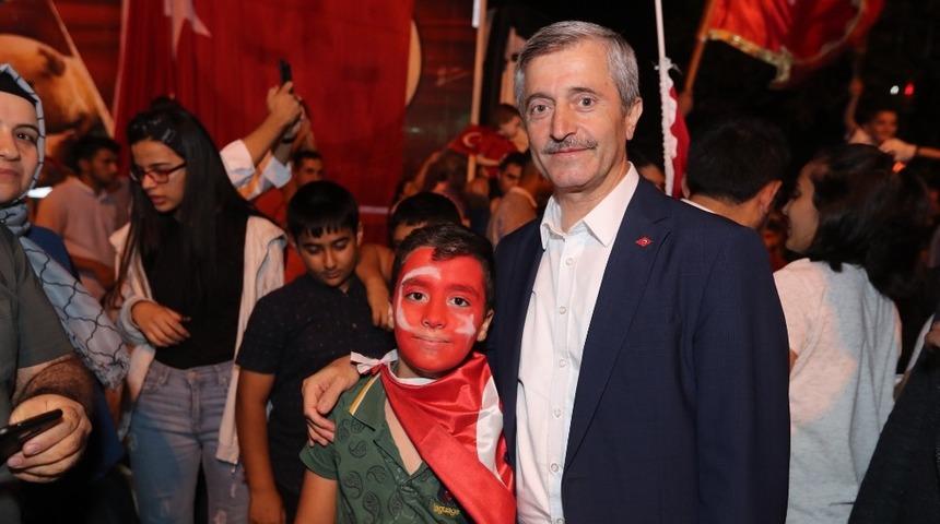 Milletin iradesi yine meydandaydı