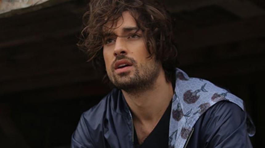  Alp Navruz'dan askerlik pozu