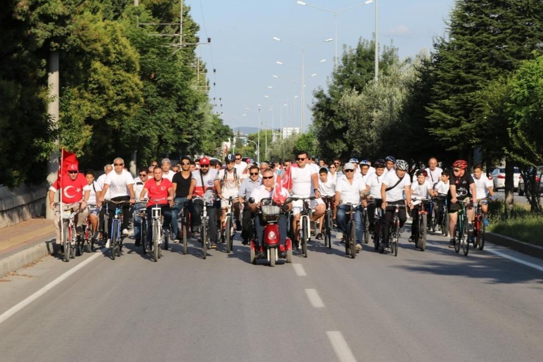 15 Temmuz i&ccedil;in pedal &ccedil;evirdiler